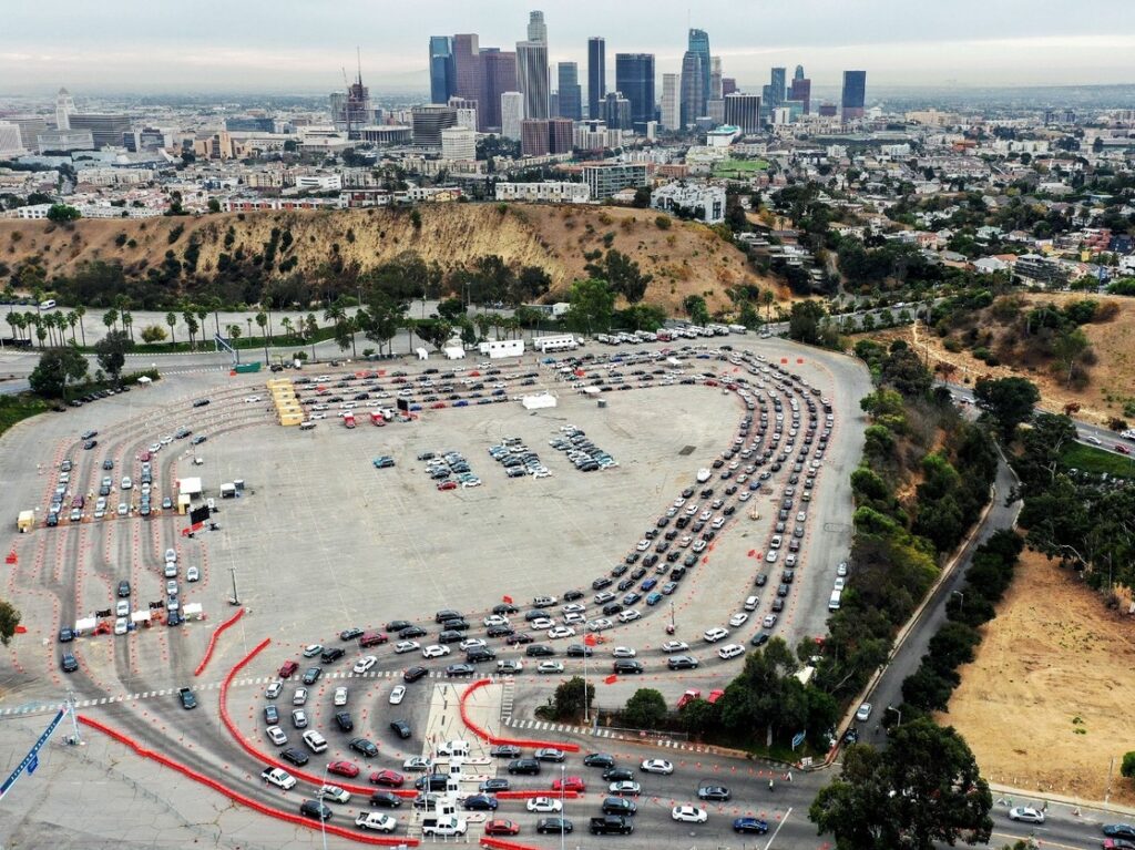 Suman 33 millones en confinamiento en California thumbnail