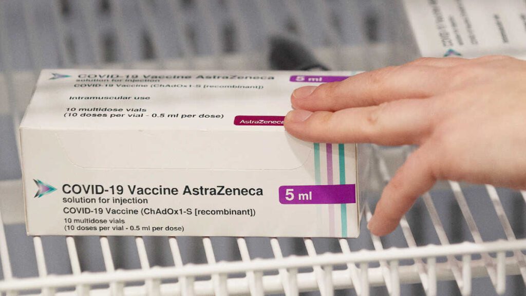 Cofepris alerta por venta ilegal de vacuna antiCOVID de AstraZeneca thumbnail