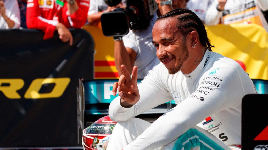 Lewis Hamilton renueva con Mercedes por una temporada thumbnail