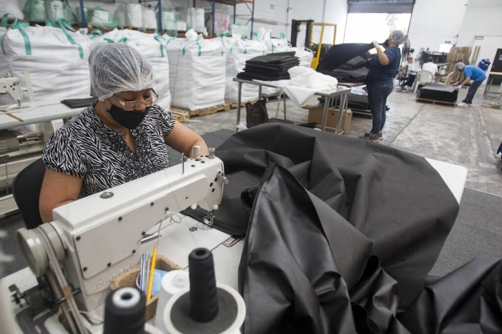 Se-desacelera-el-empleo-en-la-industria-manufacturera-en-abril thumbnail