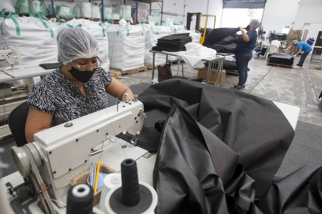 Se desacelera el empleo en la industria manufacturera en abril
