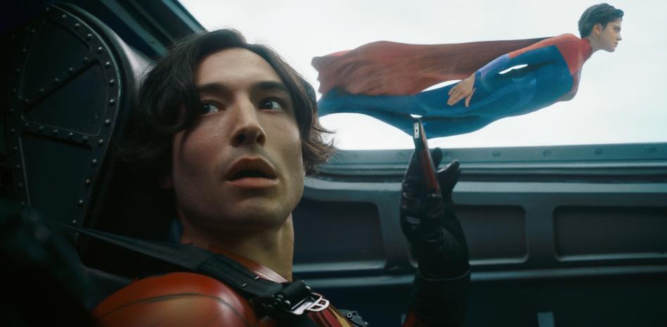 17.17.17.- Ezra Miller protagoniza la versión más nostálgica de ‘The Flash’ envuelto en polémicas thumbnail