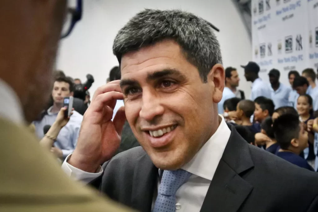 Claudio Reyna deja la dirección deportiva de Austin thumbnail