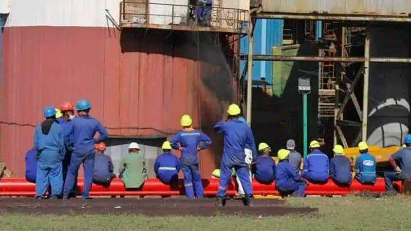 En Matanzas, Cuba, se registra derrumbe en termoeléctrica; hay cuatro trabajadores atrapados thumbnail