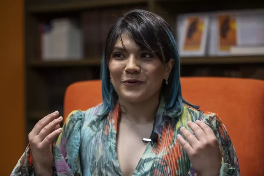 La gimnasta mexicana Alexa Moreno abre camino a jóvenes deportistas en libro thumbnail