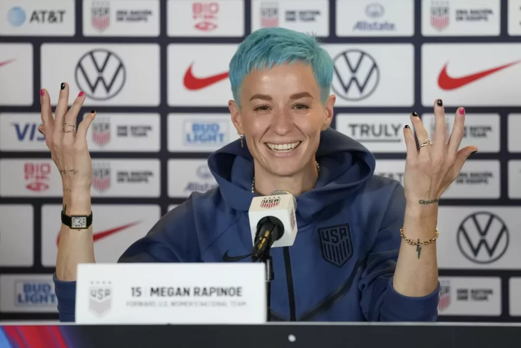 Rapinoe evoluciona con la selección antes del Mundial del próximo mes thumbnail