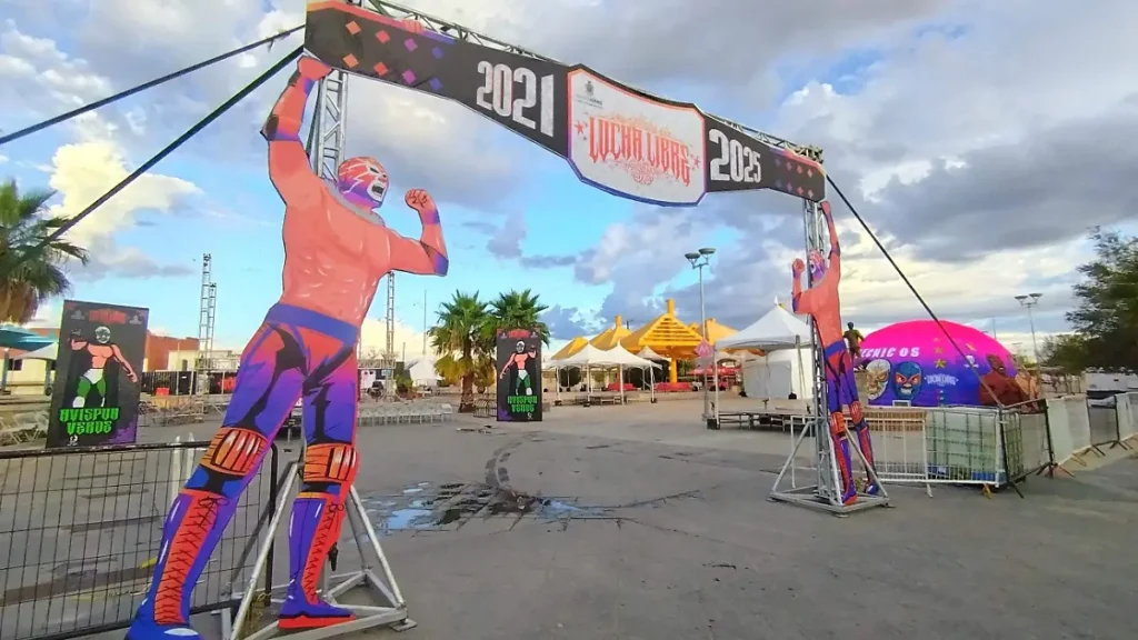 Asisten cientos de personas al Cuarto Festival de Lucha Libre en el Museo Juan Gabriel en Ciudad Juárez thumbnail