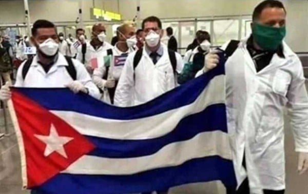  Defiende Sheinbaum contratación de médicos cubanos