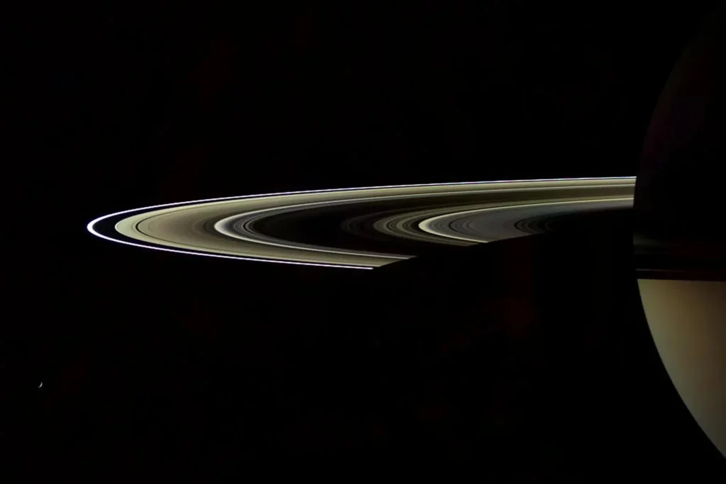 21hs-saturn-rings-01-qcth-superjumbo-zZ10uwzAH thumbnail